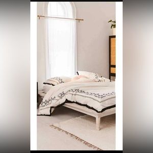 Urban Outfitters Dara Border Print Tassel Duvet Cover Full/ Queen